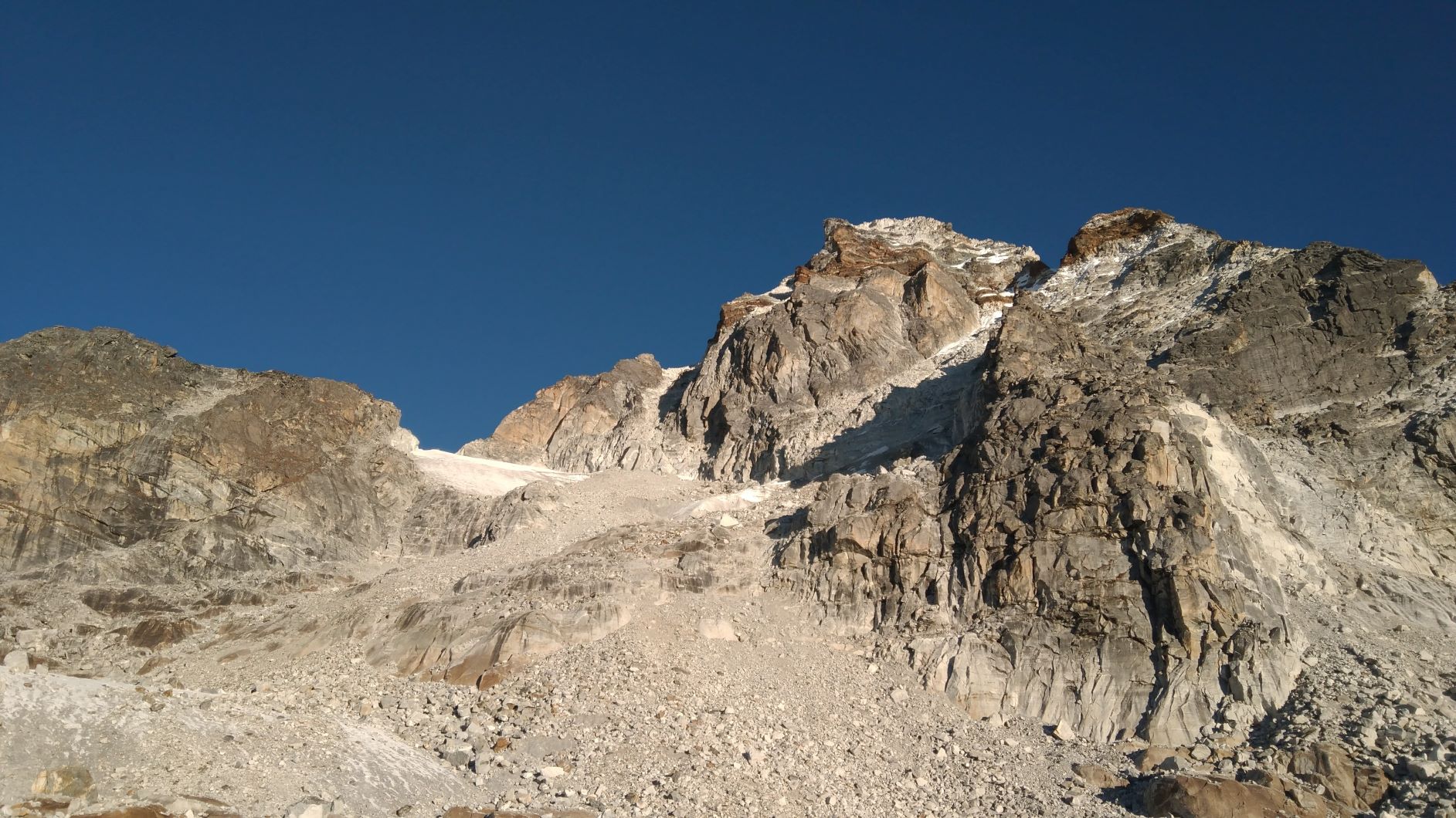 Boulder field leading towards the main glacier