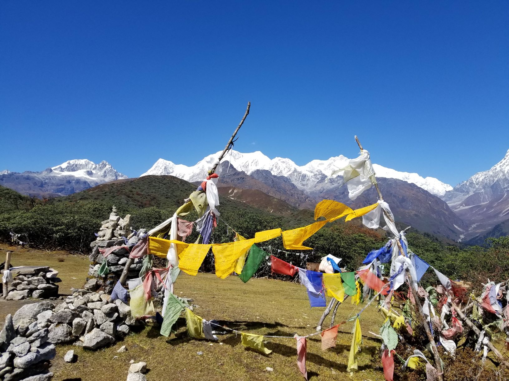 First look at our mountain which is the toothy one on left side. The massive range filling right side Kanchenjugnga